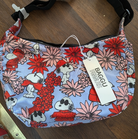 BAGGU Handbags - BAGGU Peanuts Floral Snoopy Medium Crescent Bag